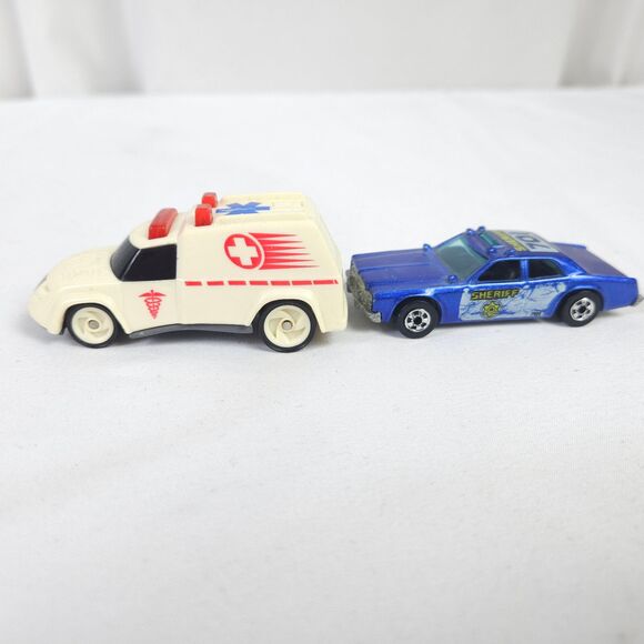 VTG Hot Wheels Lot - 1975 Sheriff 701 - 1976 Firetruck - 1988 & 1994 Ambulance - Picture 9 of 10